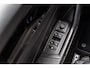 Volkswagen T-Roc 1.5 TSI 150pk DSG R-Line | Trekhaak | Stoelverwarming | Achteruitrijcamera | Navigatie | App Connect