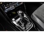 Volkswagen T-Roc 1.5 TSI 150pk DSG R-Line | Trekhaak | Stoelverwarming | Achteruitrijcamera | Navigatie | App Connect