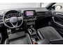 Volkswagen T-Roc 1.5 TSI 150pk DSG R-Line | Trekhaak | Stoelverwarming | Achteruitrijcamera | Navigatie | App Connect