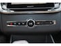 Volvo XC90 T8 Recharge AWD Ultra Dark Exec. Ed. - Luchtvering - Panorama/schuifdak - IntelliSafe Assist & Surround - 360º Camera - Bowers & Wilkins audio - Adaptieve LED koplampen - Verwarmde voorstoelen, stuur & achterbank - Parkeersensoren voor & achter - Elektr. bedienb. voorstoelen met geheugen - Geventileerde voorstoelen - Head up display - Draadloze tel. lader - Extra getint glas - 22' LMV
