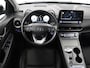 Hyundai Kona Electric EV Premium 64 KWh | SOH 96.2% | Leder | Trekhaak | Head-up | Stoelventilatie | Stuur/stoel verwarming | Adaptive cruise | Camera | Park assist | Carplay | Dodehoek detectie | Krell sound |