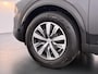 Peugeot e-2008 SUV Active 50 kWh 136pk | Accu 94% | 3-Fase | Navigatie via Apple Carplay en Android auto | Automatische airco | Cruise control |