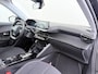 Peugeot e-2008 SUV Active 50 kWh 136pk | Accu 94% | 3-Fase | Navigatie via Apple Carplay en Android auto | Automatische airco | Cruise control |