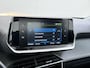 Peugeot e-2008 SUV Active 50 kWh 136pk | Accu 94% | 3-Fase | Navigatie via Apple Carplay en Android auto | Automatische airco | Cruise control |