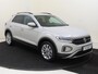 Volkswagen T-Roc 1.0 TSI Life | Achteruitrijcamera | Adaptieve cruise control | Keyless | Lane assist | Airco | Parkeersassistent | Carplay |