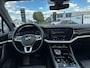 Volkswagen Touareg 3.0 TDI R-Line | Full Option | Pano | Luchtvering | Trekhaak | Dynaudio |