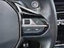 Peugeot e-208 GT Pack 50 kWh 136pk | Accu 91% | Navigatie | Panorama dak | Stoelverwarming | Alcantara bekleding | Cruise control adaptief | Camera achter | Apple Carplay en Android auto