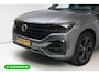 Volkswagen Touareg 3.0 TSi 4MOTION R-line 462 PK | Panoramadak | Luchtvering | Leer | Travel Assist | El.verstelbare stoel met geheugen, Wegklapbare trekhaak, Stoel- stuurverwarming, Keyless, Sfeerverlichting