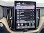 Volvo XC60 T6 Recharge Plus Dark | 19" Allseason | Panoramadak | Head-Up | 360 Camera | Trekhaak | Harman Kardon | Elektr. verst. Stoelen | Stoel/Stuurverwarming |
