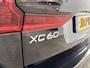Volvo XC60 T6 Recharge Plus Dark | 19" Allseason | Panoramadak | Head-Up | 360 Camera | Trekhaak | Harman Kardon | Elektr. verst. Stoelen | Stoel/Stuurverwarming |