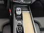 Volvo XC60 T6 Recharge Plus Dark | 19" Allseason | Panoramadak | Head-Up | 360 Camera | Trekhaak | Harman Kardon | Elektr. verst. Stoelen | Stoel/Stuurverwarming |