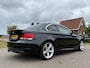 BMW 1-Serie Coupé 135i High Executive | Origineel NL | Handgeschakeld | 18" Velgen | Stoelverwarming | Clima | Navi | PDC | Cruise
