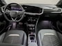 Opel Mokka-e Electric Level 5 50 kWh | SOH 100% | Dealer Onderhouden! | 1e Eigenaar! | Warmtepomp | Stoel/Stuurverwarming | Clima | Camera | Cruise Adaptive | BLIS | Alcantara