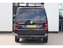 Volkswagen Transporter 2.0 TDI L2H1 28 Bulli 150PK / 110kW DSG, NL auto, 1e eigenaar dealeronderhouden en door ons geleverd, digital cockpit pro, adaptieve cruise control (ACC), achteruitrijcamera (Rear View), elektrisch verstel-, verwarm- en inklapbare buitenspiegels, verwarmbare voorstoelen, parkeersensoren voor en achter (PDC), lederen bekleding, multifunctioneel lederen stuurwiel, achterklep, zijschuifdeur rechts, LED verlichting etc.