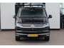 Volkswagen Transporter 2.0 TDI L2H1 28 Bulli 150PK / 110kW DSG, NL auto, 1e eigenaar dealeronderhouden en door ons geleverd, digital cockpit pro, adaptieve cruise control (ACC), achteruitrijcamera (Rear View), elektrisch verstel-, verwarm- en inklapbare buitenspiegels, verwarmbare voorstoelen, parkeersensoren voor en achter (PDC), lederen bekleding, multifunctioneel lederen stuurwiel, achterklep, zijschuifdeur rechts, LED verlichting etc.