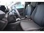 Peugeot e-208 Business | 10" HD-touchscreen met PEUGEOT i-Connect® Advanced Navigatie | 10" touchscreen met DAB+ radio en Wireless Mirror Screen (Apple CarPlay / Android Auto ) | Armsteunen portierpanelen vóór en achter in grijs Baladin