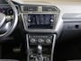 Volkswagen Tiguan 1.5 TSI ACT R-Line Highline / 150pk / Panorama dak / Trekhaak / NAP / Stoelverwarming / Voorruit verwarming /