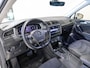 Volkswagen Tiguan 1.5 TSI ACT R-Line Highline / 150pk / Panorama dak / Trekhaak / NAP / Stoelverwarming / Voorruit verwarming /