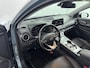 Hyundai Kona Electric EV Premium 64 kWh | Stoelverwarming & verkoeling | Achteruitrij camera | Navigatie | Adaptive cruise | Side skirts | All season banden |