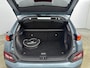 Hyundai Kona Electric EV Premium 64 kWh | Stoelverwarming & verkoeling | Achteruitrij camera | Navigatie | Adaptive cruise | Side skirts | All season banden |