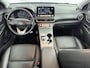 Hyundai Kona Electric EV Premium 64 kWh | Stoelverwarming & verkoeling | Achteruitrij camera | Navigatie | Adaptive cruise | Side skirts | All season banden |