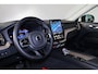 Volvo XC60 T6 Recharge AWD Ultra Dark - Panorama/schuifdak - Luchtvering - IntelliSafe Assist & Surround - 360º Camera - Harman Kardon audio - Adaptieve LED koplampen - Verwarmde voorstoelen, stuur & achterbank - Parkeersensoren voor & achter - Elektr. bedienb. voorstoelen met geheugen - Head up display - Draadloze tel. lader - Extra getint glas - Inklapbare trekhaak - 20'' LMV
