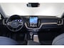 Volvo XC60 T6 Recharge AWD Ultra Dark - Panorama/schuifdak - Luchtvering - IntelliSafe Assist & Surround - 360º Camera - Harman Kardon audio - Adaptieve LED koplampen - Verwarmde voorstoelen, stuur & achterbank - Parkeersensoren voor & achter - Elektr. bedienb. voorstoelen met geheugen - Head up display - Draadloze tel. lader - Extra getint glas - Inklapbare trekhaak - 20'' LMV