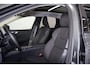 Volvo XC60 T6 Recharge AWD Ultra Dark - Panorama/schuifdak - Luchtvering - IntelliSafe Assist & Surround - 360º Camera - Harman Kardon audio - Adaptieve LED koplampen - Verwarmde voorstoelen, stuur & achterbank - Parkeersensoren voor & achter - Elektr. bedienb. voorstoelen met geheugen - Head up display - Draadloze tel. lader - Extra getint glas - Inklapbare trekhaak - 20'' LMV