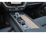 Volvo XC60 T6 Recharge AWD Ultra Dark - Panorama/schuifdak - Luchtvering - IntelliSafe Assist & Surround - 360º Camera - Harman Kardon audio - Adaptieve LED koplampen - Verwarmde voorstoelen, stuur & achterbank - Parkeersensoren voor & achter - Elektr. bedienb. voorstoelen met geheugen - Head up display - Draadloze tel. lader - Extra getint glas - Inklapbare trekhaak - 20'' LMV