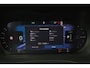 Volvo XC60 T6 Recharge AWD Ultra Dark - Panorama/schuifdak - Luchtvering - IntelliSafe Assist & Surround - 360º Camera - Harman Kardon audio - Adaptieve LED koplampen - Verwarmde voorstoelen, stuur & achterbank - Parkeersensoren voor & achter - Elektr. bedienb. voorstoelen met geheugen - Head up display - Draadloze tel. lader - Extra getint glas - Inklapbare trekhaak - 20'' LMV