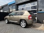 Jeep Compass 2.4 Limited Airco leder Cruise pdc 18inch Trekhaak Stoelverw geheel dealer onderhouden!! Zeer mooie auto