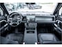 Land Rover Defender 130 3.0 P400 130 X-Dynamic SE 8-p ** Panodak ** Trekhaak ** Meridian ** Treeplanken ** URBAN ** Memory ** 23 inch ** Ventilatie