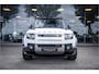 Land Rover Defender 130 3.0 P400 130 X-Dynamic SE 8-p ** Panodak ** Trekhaak ** Meridian ** Treeplanken ** URBAN ** Memory ** 23 inch ** Ventilatie