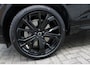 Volvo XC60 T8 Plug-in hybr. AWD Ultra Black Edit. Executive | Actieve Luchtvering met FOUR-C | Extra getint glas achter | Nappa leder met ventilatie | Google Maps Navigatie | Visual Park Assist | Bowers & Wilkins audiosysteem | Massagefunctie voorstoelen | 21" 5-V Spaaks Glossy Black / Diamond Cut velgen met 255/40 R21 banden