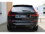 Volvo XC60 T8 Plug-in hybr. AWD Ultra Black Edit. Executive | Actieve Luchtvering met FOUR-C | Extra getint glas achter | Nappa leder met ventilatie | Google Maps Navigatie | Visual Park Assist | Bowers & Wilkins audiosysteem | Massagefunctie voorstoelen | 21" 5-V Spaaks Glossy Black / Diamond Cut velgen met 255/40 R21 banden
