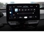 Volkswagen ID.3 Pro 59 kWh 204PK / 150kW, elektrisch verstelbare ErgoActive bestuurdersstoel met geheugen- en massagefunctie, achteruitrijcamera (Rear View), navigatie 19" 'Wellington' LMV, keyless entry, adaptieve cruise control (ACC) met Travel Assist, privacy glas, parkeerassistent (Park Assist), verwarmbare voorstoelen, verwarmbaar multifunctioneel lederen stuurwiel, draadloze telefoonlader, Android Auto & Apple Carplay etc.