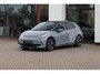 Volkswagen ID.3 Pro 59 kWh 204PK / 150kW, elektrisch verstelbare ErgoActive bestuurdersstoel met geheugen- en massagefunctie, achteruitrijcamera (Rear View), navigatie 19" 'Wellington' LMV, keyless entry, adaptieve cruise control (ACC) met Travel Assist, privacy glas, parkeerassistent (Park Assist), verwarmbare voorstoelen, verwarmbaar multifunctioneel lederen stuurwiel, draadloze telefoonlader, Android Auto & Apple Carplay etc.