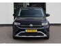 Volkswagen T-Cross 1.0 TSI Life Edition 60 maanden / 100.000km garantie, achteruitrijcamera (Rear View), privacy glas, 16" 'Zurich' LMV, verwarmbare voorstoelen, climatronic, draadloos Apple Carplay & Android Auto, draadloze telefoonlader, adaptieve cruise control (ACC), multifunctioneel lederen stuurwiel, ambiente verlichting, regensensor, LED koplampen, elektrisch verstel-, verwarm- en inklapbare buitenspiegels, parkeersensoren voor en achter (PDC) etc.