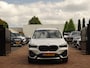 BMW X1 sDrive18i | Handbak | Uniek | PearlWeiss | Leer | Nav | All-black! | Privacy glass