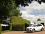 BMW X1 sDrive18i | Handbak | Uniek | PearlWeiss | Leer | Nav | All-black! | Privacy glass