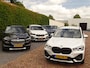 BMW X1 sDrive18i | Handbak | Uniek | PearlWeiss | Leer | Nav | All-black! | Privacy glass