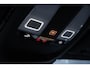 Volvo V60 T6 Plug-in hybrid AWD Plus Dark | Trekhaak | Verwarmbare voorstoelen+stuurwiel+achterbank | Rondom zichtcamera | Premium audio by Harman Kardon | Verwarmbare voorruit | 19 inch Lichtmetalen velgen