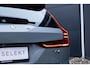 Volvo V60 T6 Plug-in hybrid AWD Plus Dark | Trekhaak | Verwarmbare voorstoelen+stuurwiel+achterbank | Rondom zichtcamera | Premium audio by Harman Kardon | Verwarmbare voorruit | 19 inch Lichtmetalen velgen