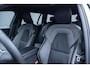 Volvo V60 T6 Plug-in hybrid AWD Plus Dark | Trekhaak | Verwarmbare voorstoelen+stuurwiel+achterbank | Rondom zichtcamera | Premium audio by Harman Kardon | Verwarmbare voorruit | 19 inch Lichtmetalen velgen