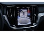 Volvo V60 T6 Plug-in hybrid AWD Plus Dark | Trekhaak | Verwarmbare voorstoelen+stuurwiel+achterbank | Rondom zichtcamera | Premium audio by Harman Kardon | Verwarmbare voorruit | 19 inch Lichtmetalen velgen