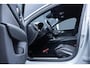 Volvo V60 T6 Plug-in hybrid AWD Plus Dark | Trekhaak | Verwarmbare voorstoelen+stuurwiel+achterbank | Rondom zichtcamera | Premium audio by Harman Kardon | Verwarmbare voorruit | 19 inch Lichtmetalen velgen