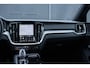 Volvo V60 T6 Plug-in hybrid AWD Plus Dark | Trekhaak | Verwarmbare voorstoelen+stuurwiel+achterbank | Rondom zichtcamera | Premium audio by Harman Kardon | Verwarmbare voorruit | 19 inch Lichtmetalen velgen