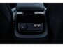 Volvo V60 T6 Plug-in hybrid AWD Plus Dark | Trekhaak | Verwarmbare voorstoelen+stuurwiel+achterbank | Rondom zichtcamera | Premium audio by Harman Kardon | Verwarmbare voorruit | 19 inch Lichtmetalen velgen