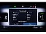Volvo V60 T6 Plug-in hybrid AWD Plus Dark | Trekhaak | Verwarmbare voorstoelen+stuurwiel+achterbank | Rondom zichtcamera | Premium audio by Harman Kardon | Verwarmbare voorruit | 19 inch Lichtmetalen velgen