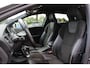Volvo V40 2.0 D2 Inscription R-Design / Camera / Leder&Alcantara / Keyless / 17'' / Dodehoek / Getint glas / Stoelverwarming / Cruise Control